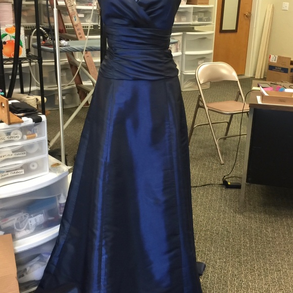 Exquisite Mother of the Bride Formal Gown Dress - Picture 2 of 7